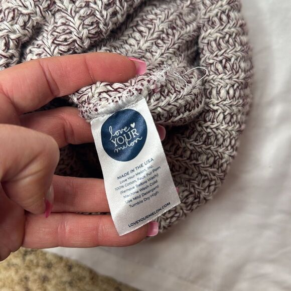 Love Your Melon Maroon/White Knit Fur Removable Pom Pom Beanie Hat. - Picture 7 of 8